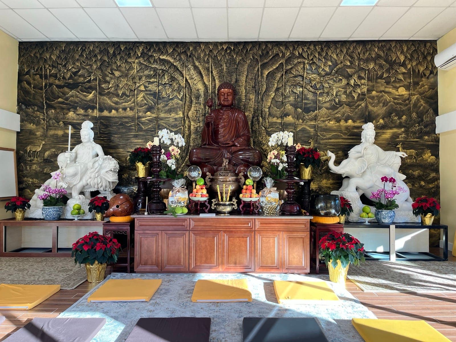 Chánh Điện Thiền Viện Chánh Tâm